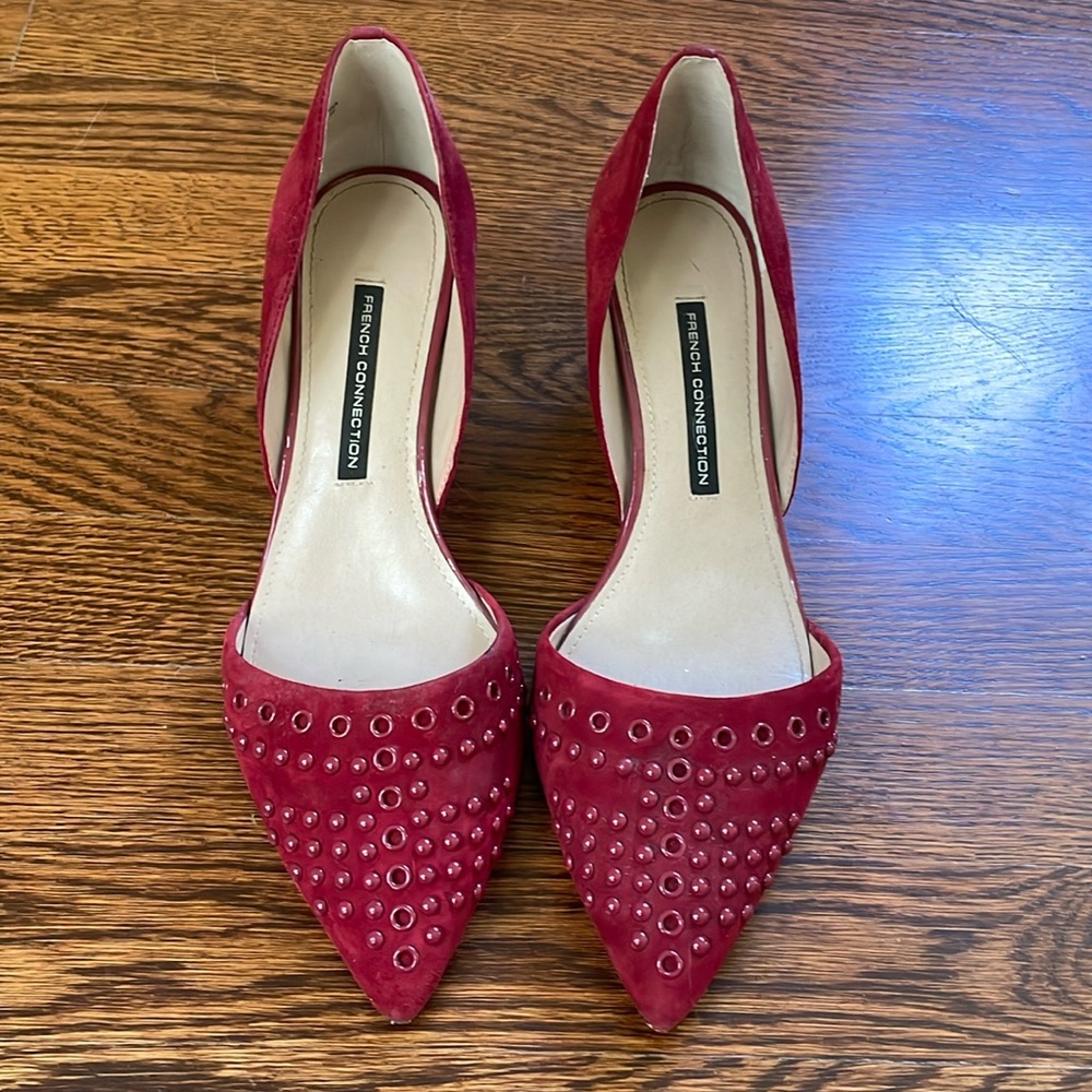 ♥️Burgundy studded suede kitten heels♥️